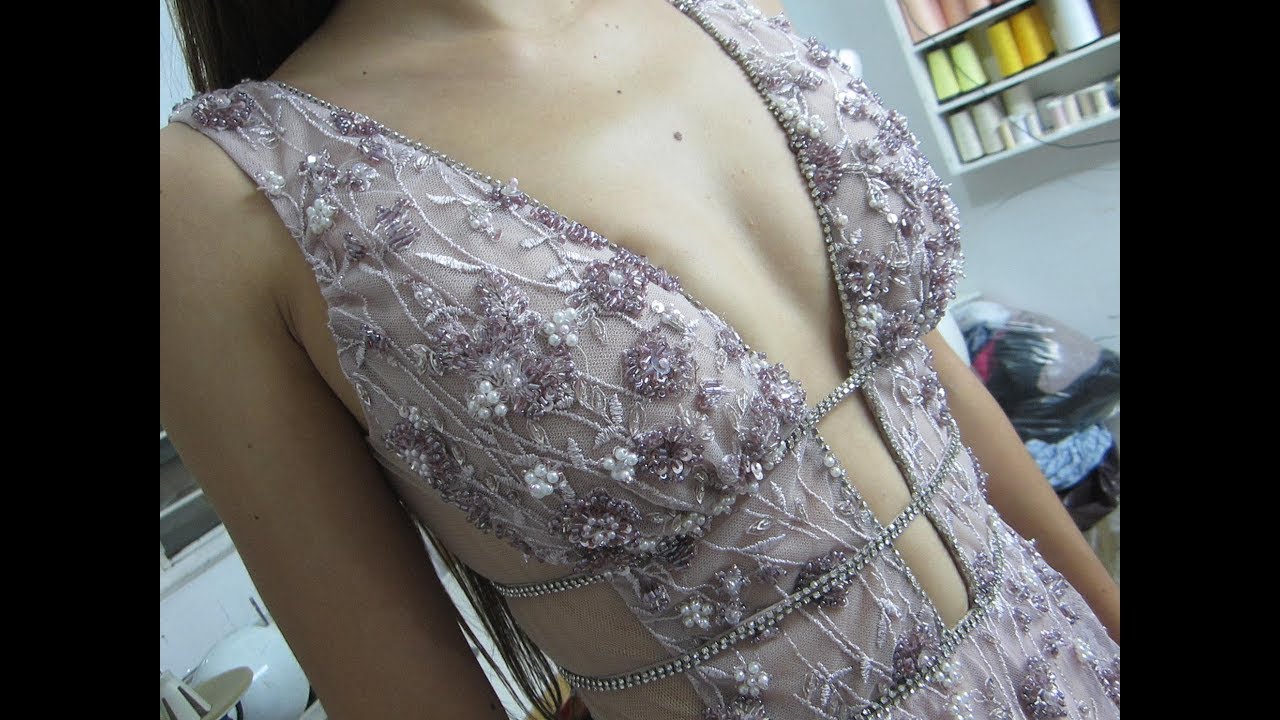 COSER CADENA CON CRISTALES  (STRASS) A VESTIDO GRADUACIÓN