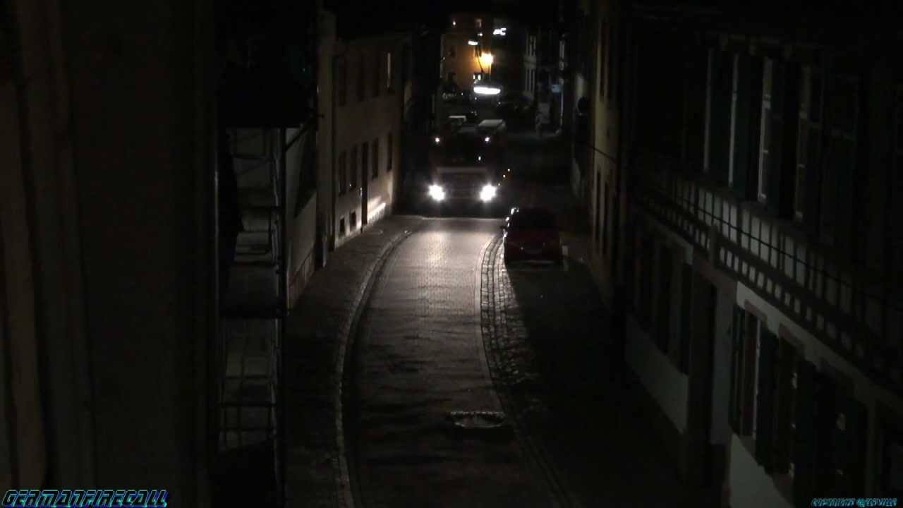 TLF 20/40 FF Eltville mit Pressluft und viel Krach durch die Gasse zum Einsatz