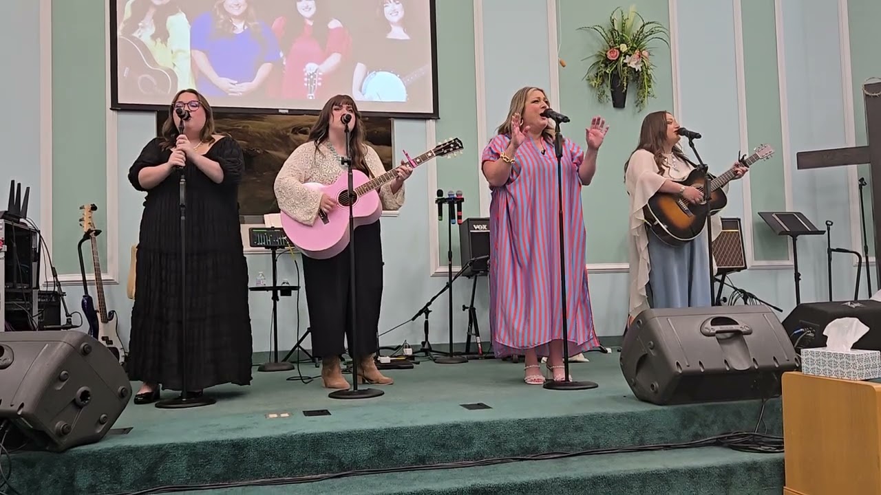 Kelly Crabb and The Bowling Sisters.                                Trail Of Tears