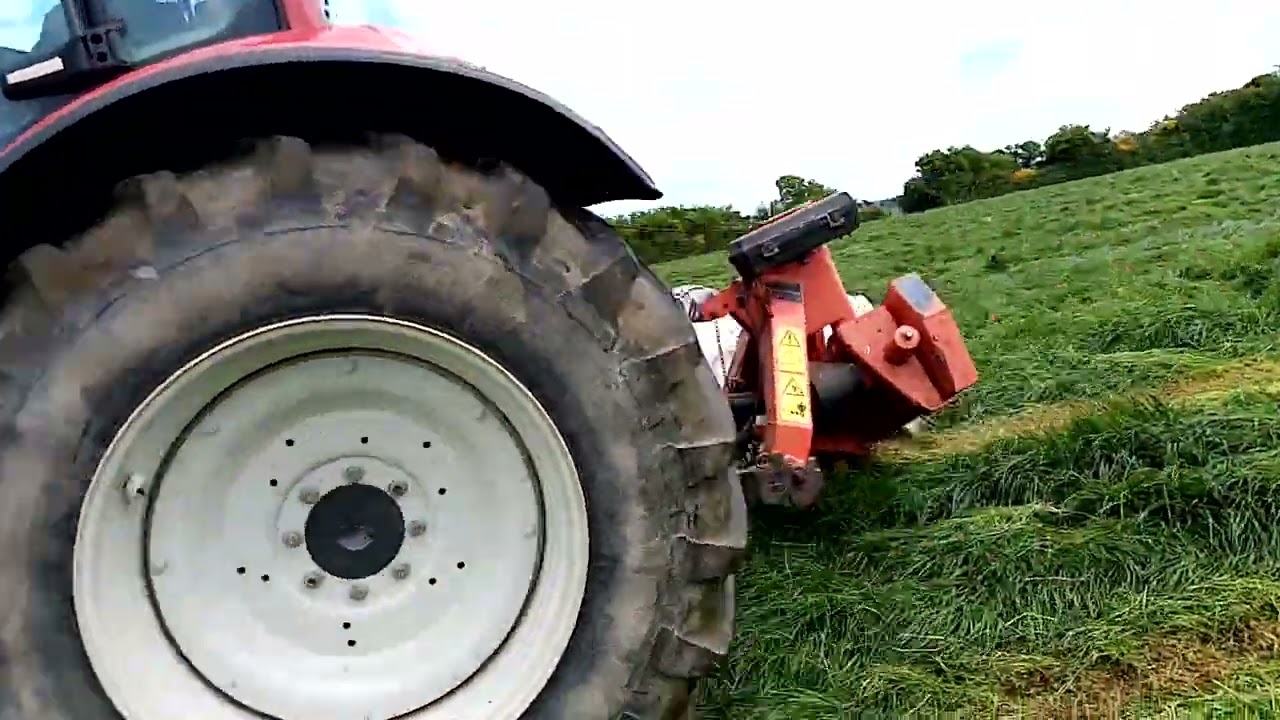 Valtra N134 ~Mowing silage