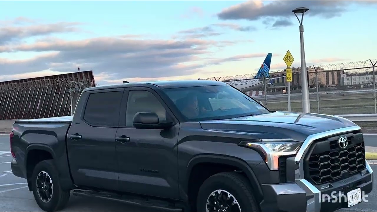 Plane spotting action at LGA (1/4/26)