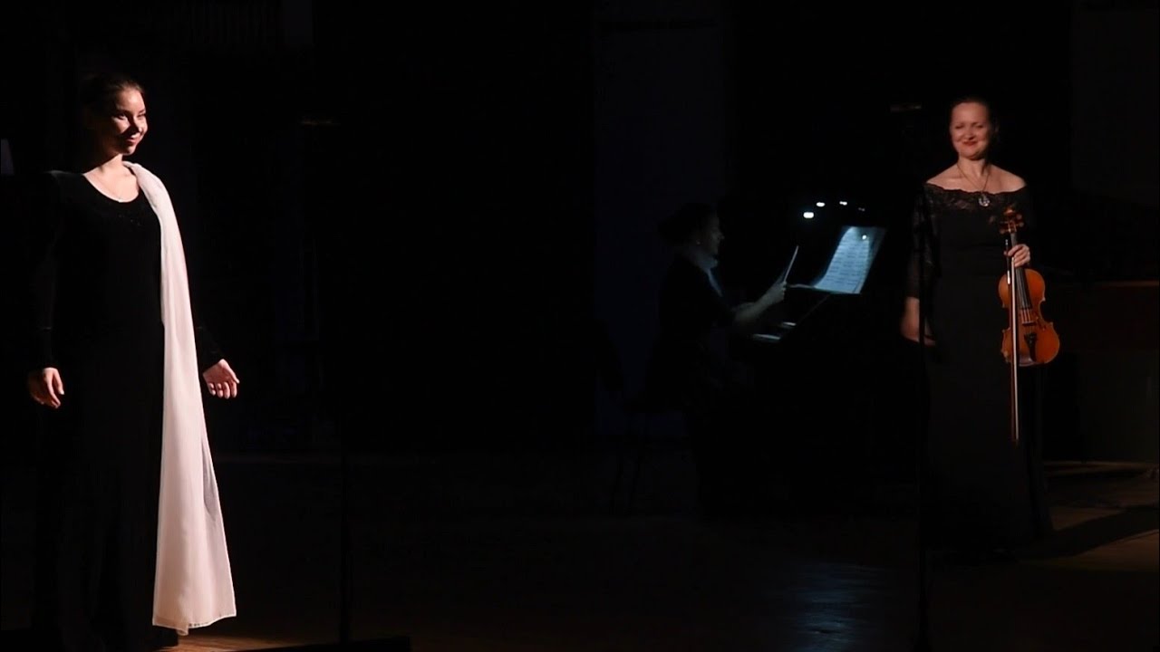 Katerina Mishchanchuk (violin) and Valeria Grabko (soprano). Antonio Vivaldi, Domine Deus (Gloria)