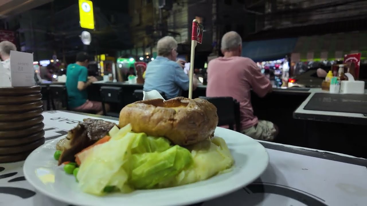 Pattaya Cheap Charlies 119* Baht Sunday Mixed Roast, Soi Buakhao, Thailand 4K 60FPS