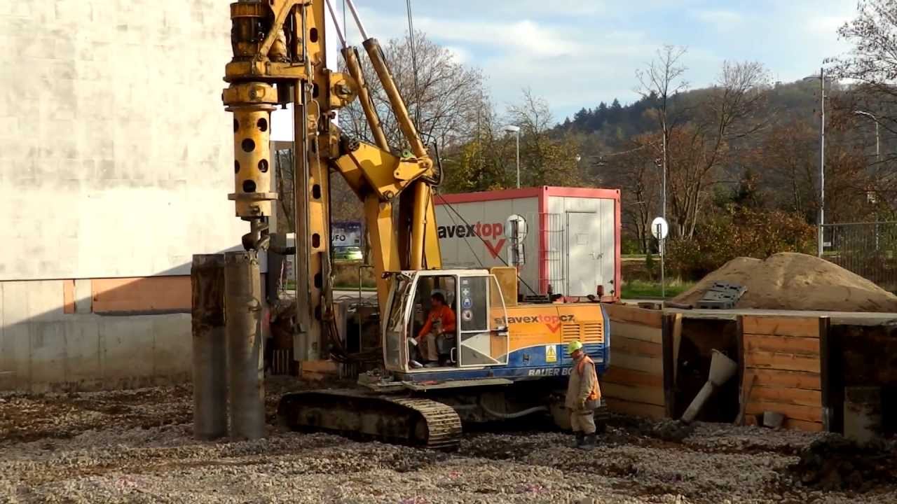 Bauer BG 18 H drilling