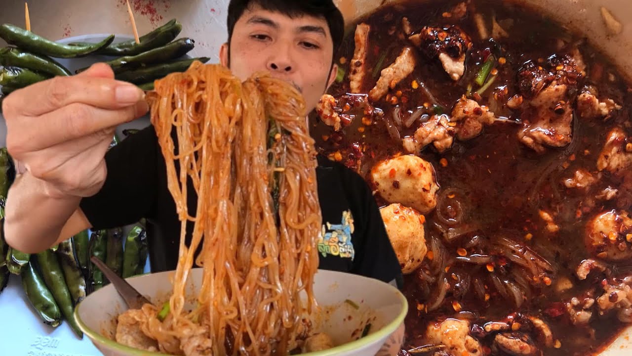 พริกจี่เผ็ดที่สุดๆ ก๋วยเตี๋ยวข้างบ้านตุ๊กกี้ ราคาถูกที่สุดในวังสามหมอ