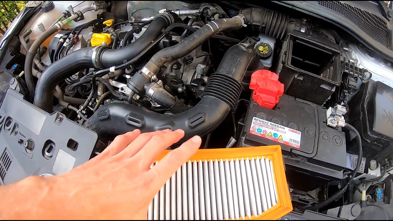 Changing the air filter, Renault Clio 4