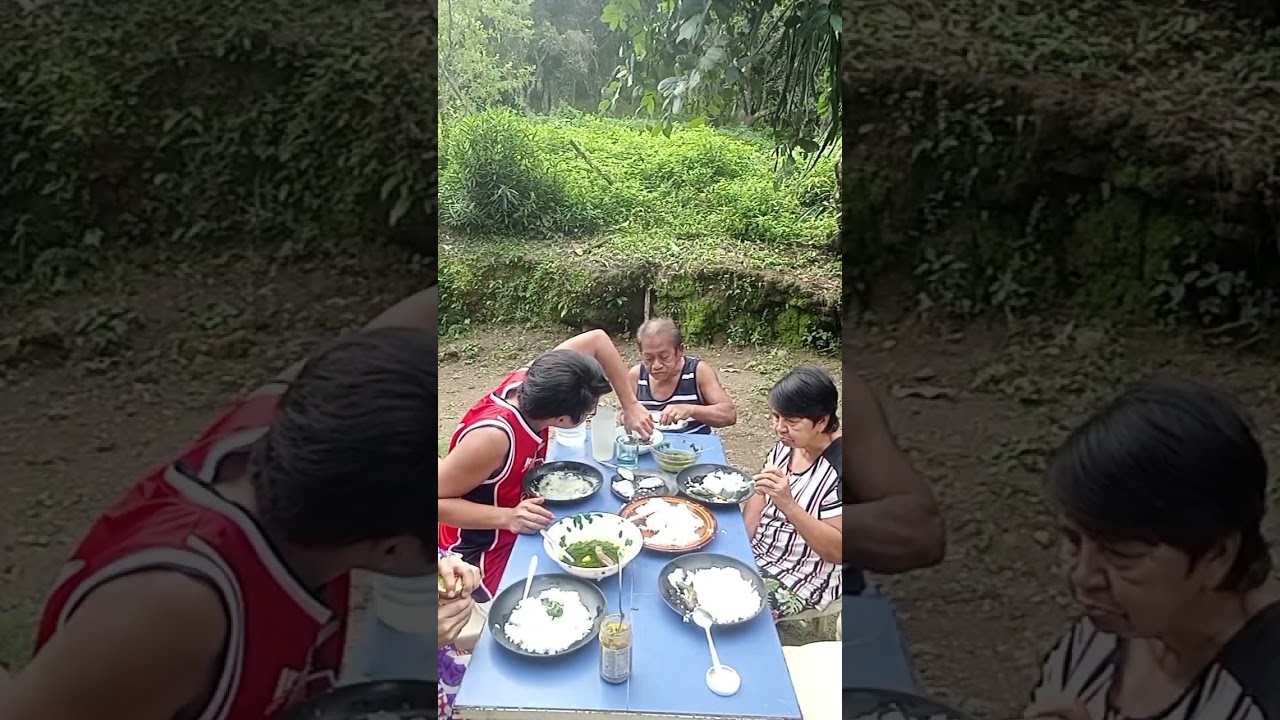 Kain muna tayo mga ka TEK NA YAN gulay na malunggay at sinaing na hiwas ang ulam.