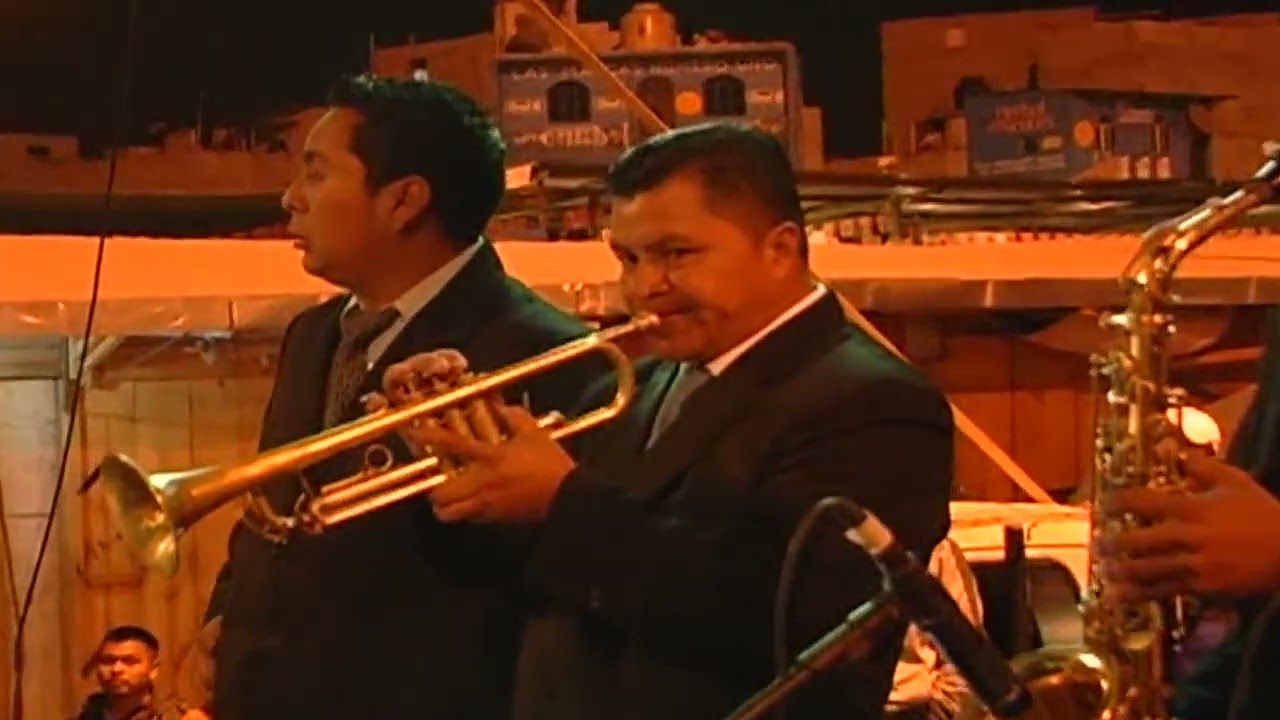 Un Poderoso Dios Servimos- Maria Tecun (en vivo)