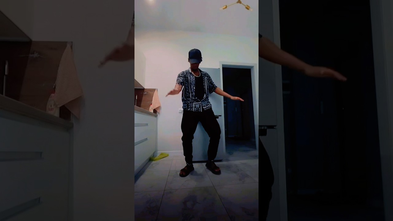 Demo danse &agrave; la maison #танцули #dance #fypシ゚viral #afro #bestdance #flexibility