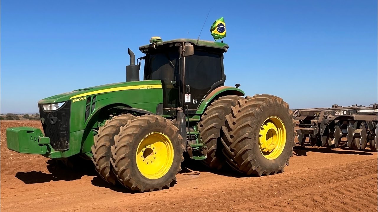 John deere 8400r no preparo de solo no Mato Grosso 