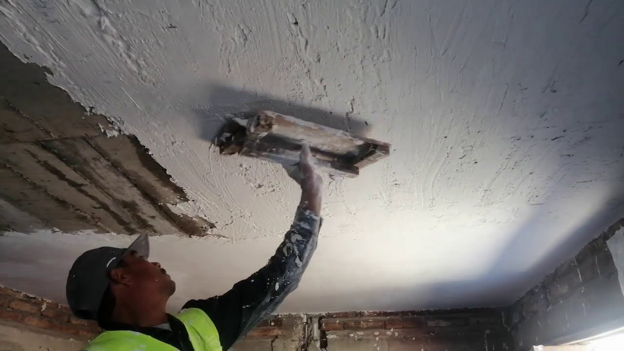 Yeso pulido en techo interior
