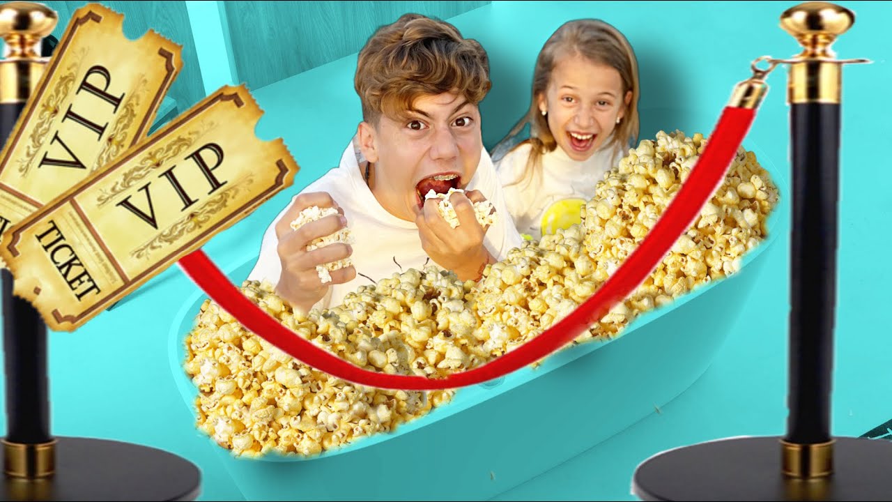 un CINE VIP  en la Terraza - Parte 1 - Mika Sofi