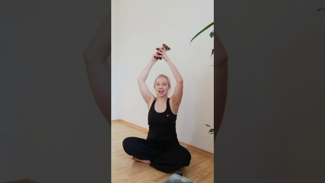 Gimnastyka z pluszakami. Malowanie stopami.