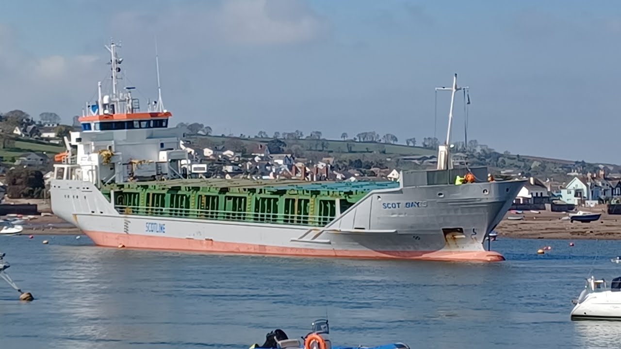 MV Scot Bay runs aground in Teignmouth Harbour