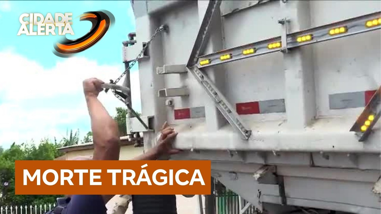 Mulher morre após ser atingida por porta de caçamba de caminhão