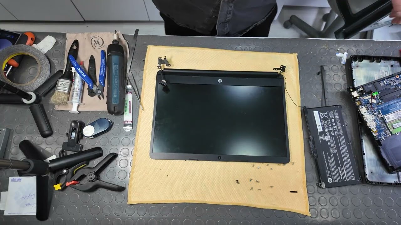 Hp 14s fq Kasa Onarım Termal Değişim Rehberi HP 14s fq Hinge Repair & Thermal Paste Replacement Guid