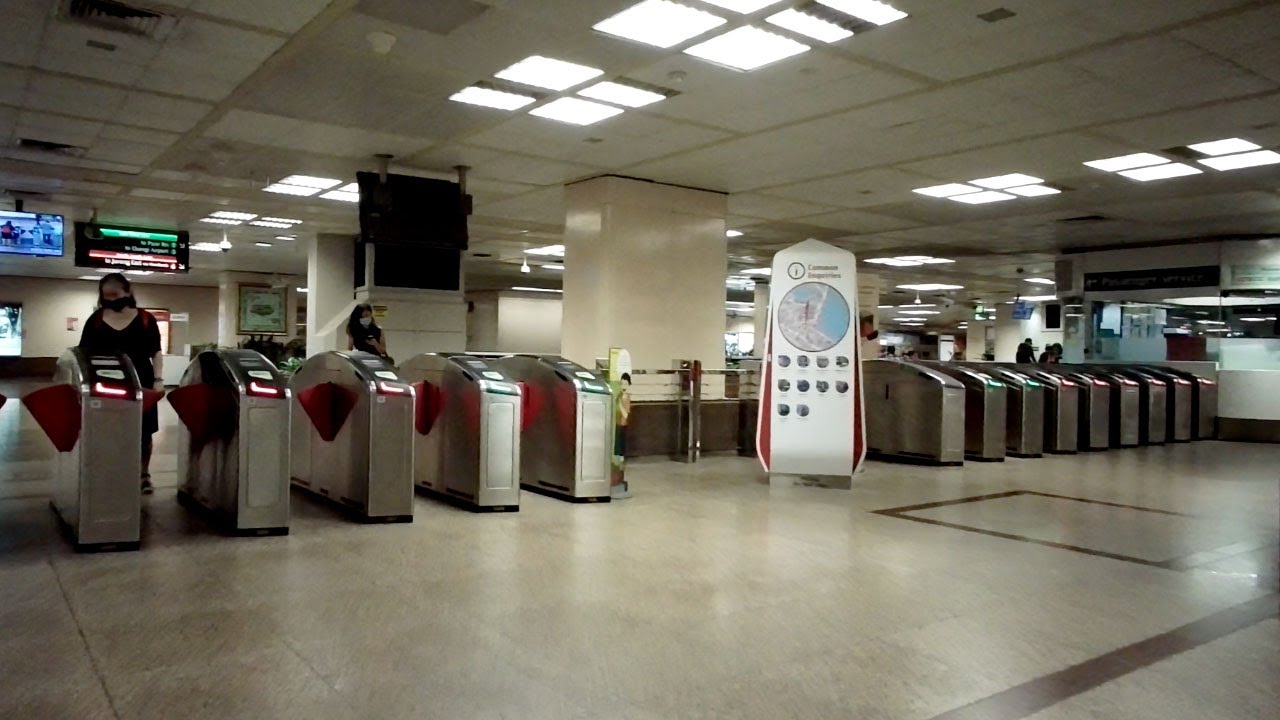 Singapore MRT ride from Raffles Place to Bugis train station