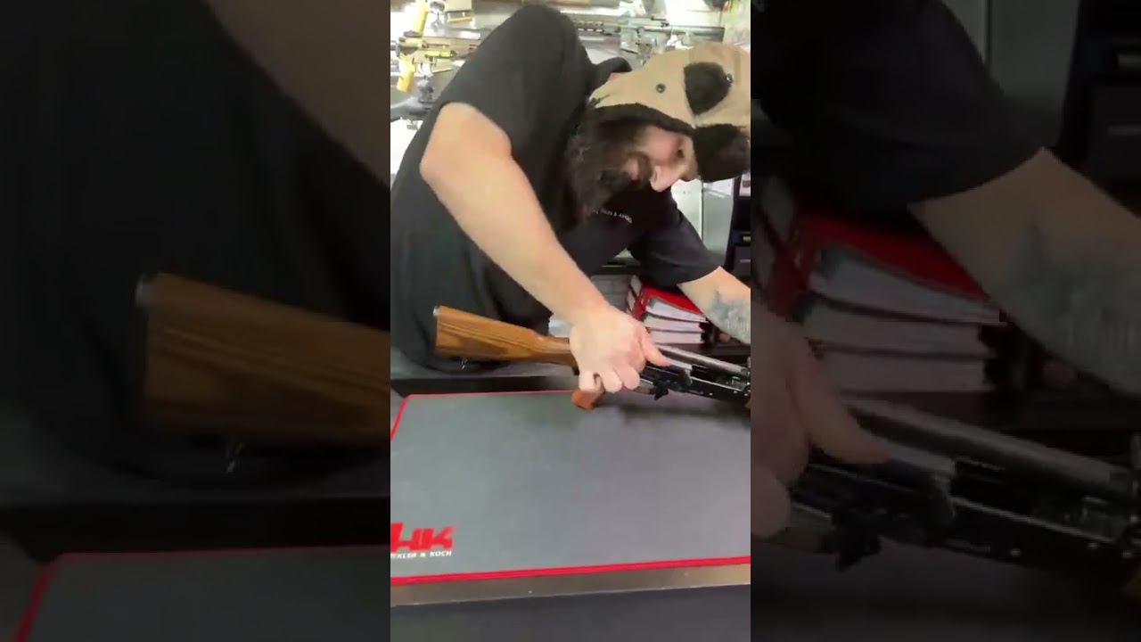 Czterokrotny mistrz świata pokazuje jak rozłożyć i złożyć AK-47