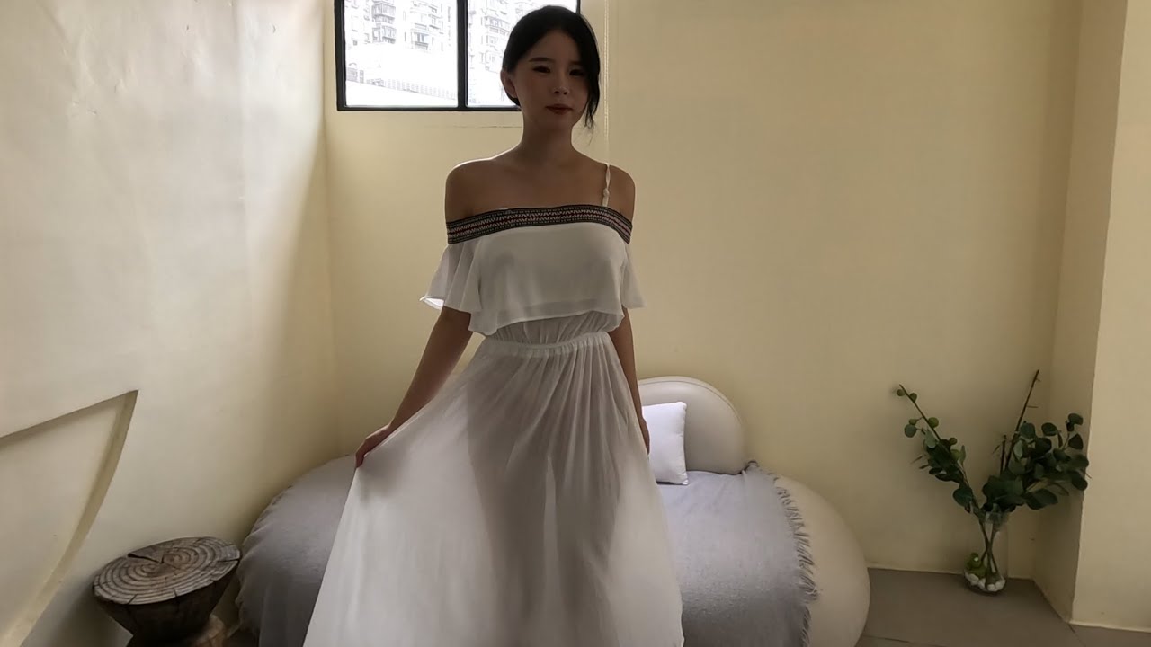 美美的小鹿展示我们proudfox家设计的美美的度假风连衣裙