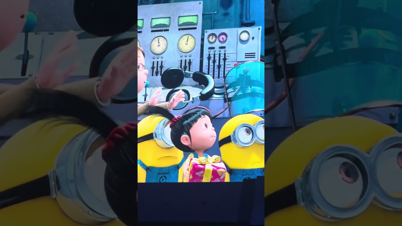 Na fila para o brinquedo dos Minions 
