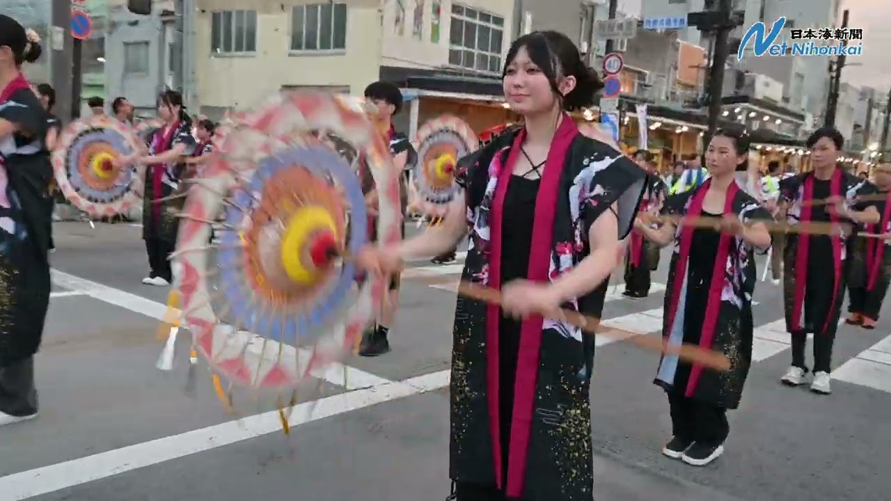 第60回鳥取しゃんしゃん祭一斉傘踊り　日本海新聞