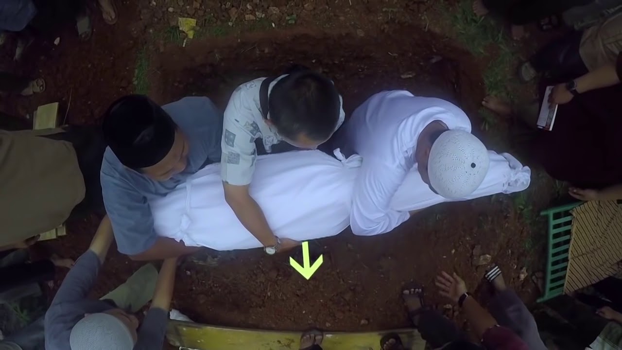 07 Menguburkan jenazah - Tata Cara Pengurusan Jenazah
