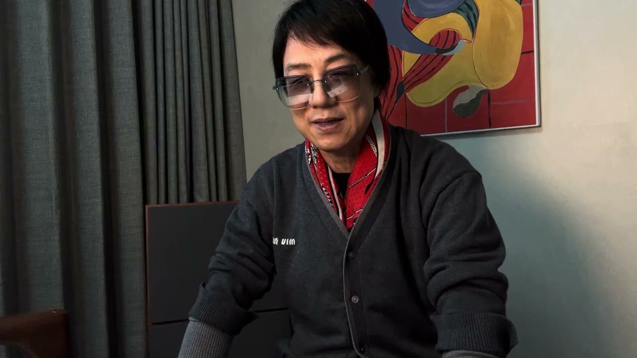 刺激：昨日深夜习龙颜震怒，让手下把一名官员直接从窗口扔出去，各路狗官吓得筛糠