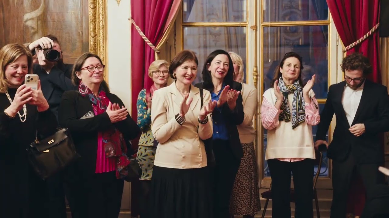 Remise des insignes de Chevalier de l'Ordre national du Mérite à Violaine Champetier de Ribes.