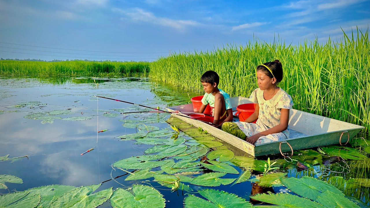 Traditional Hook Fishing✅| Beautiful village boy and girl hook fishing in the monsoon water