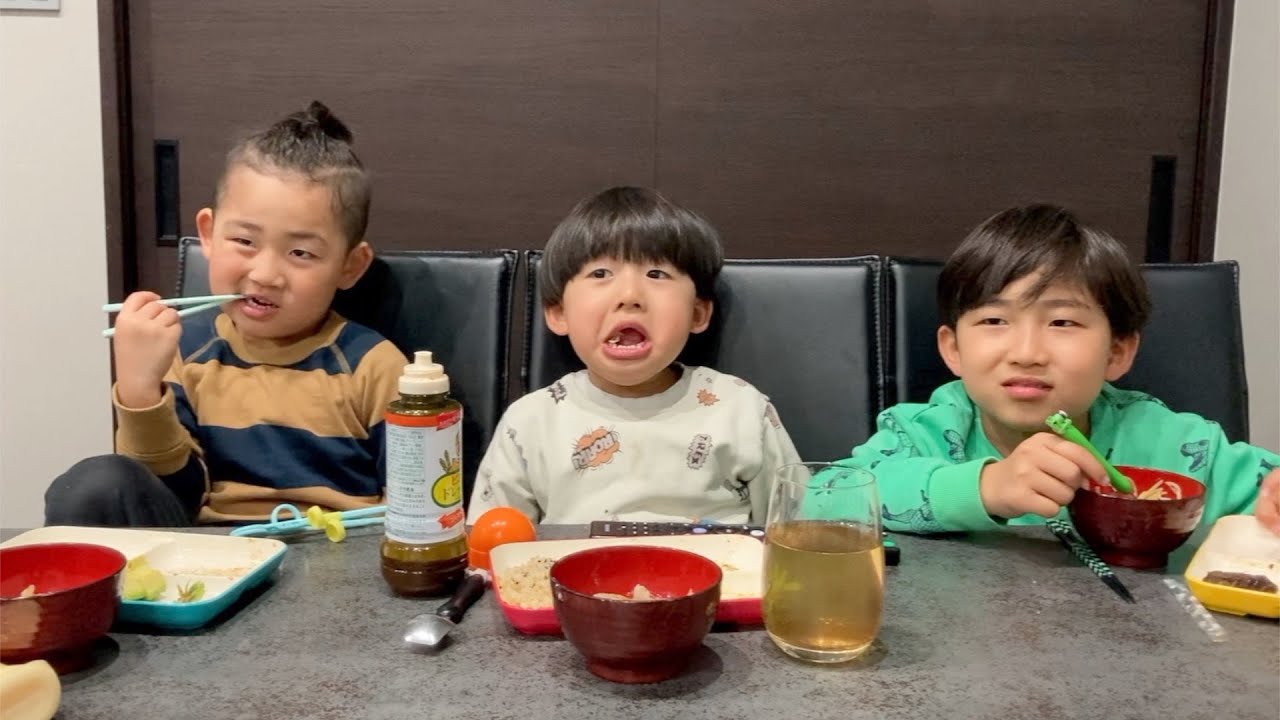 ワンオペ夜ご飯。兄たちは成長、三男は自由で大変