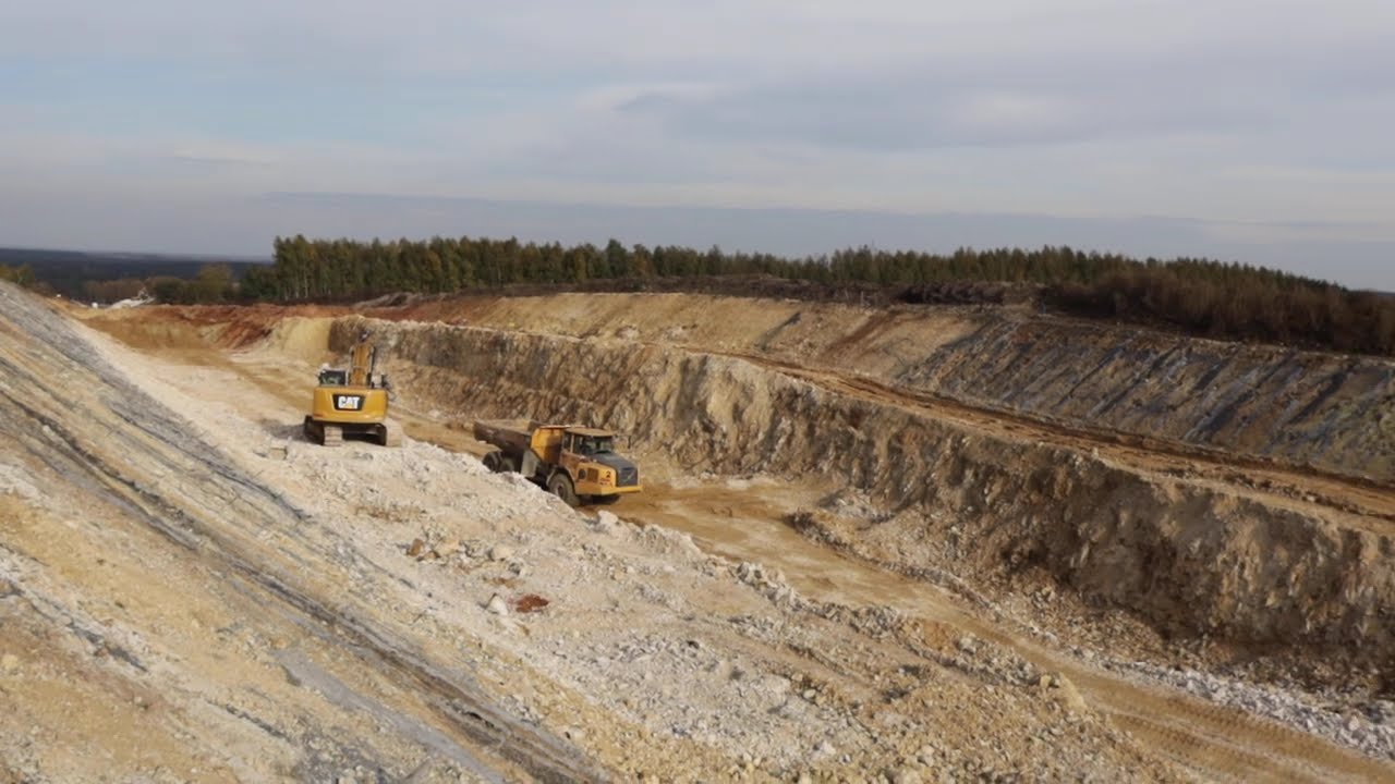 DK78 Obwodnica Kroczyc - km 138+800 roboty ziemne, wykonywanie wykopu (2025-10-21)