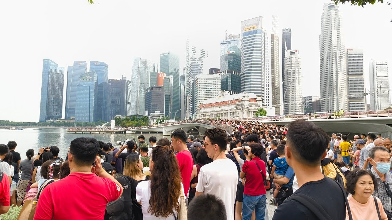 People Watch | Around NE Show 3 Pt.1 - Singapore Jubilee Bridge 