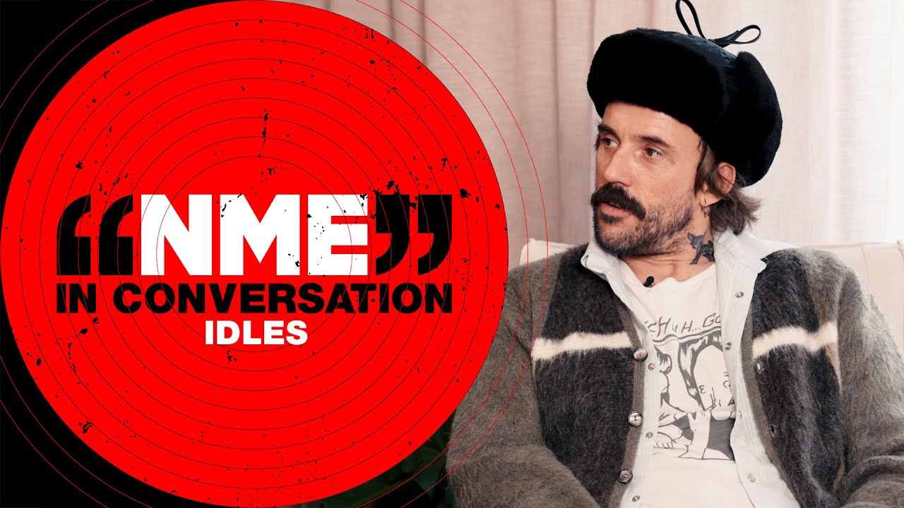 Джо Талбот из IDLES рассуждает о политике, демонстрирует любовь в песне «Tangk» и выступает хедла...