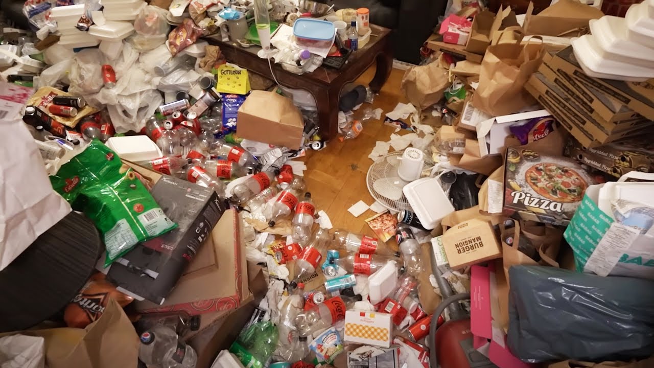 Terrible room, beyond your imagination! Start cleaning up the trash!