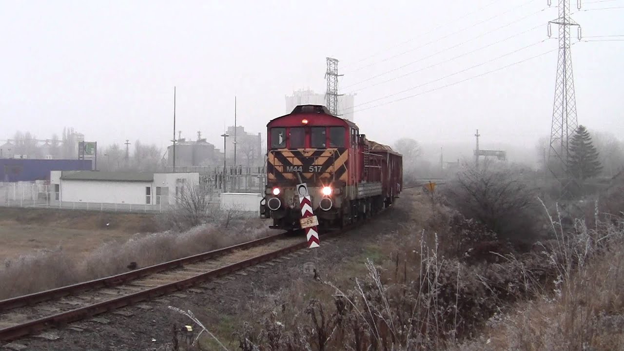 M44 517 Bobo jön fel a bajai kikötőből ,2011.11.30.