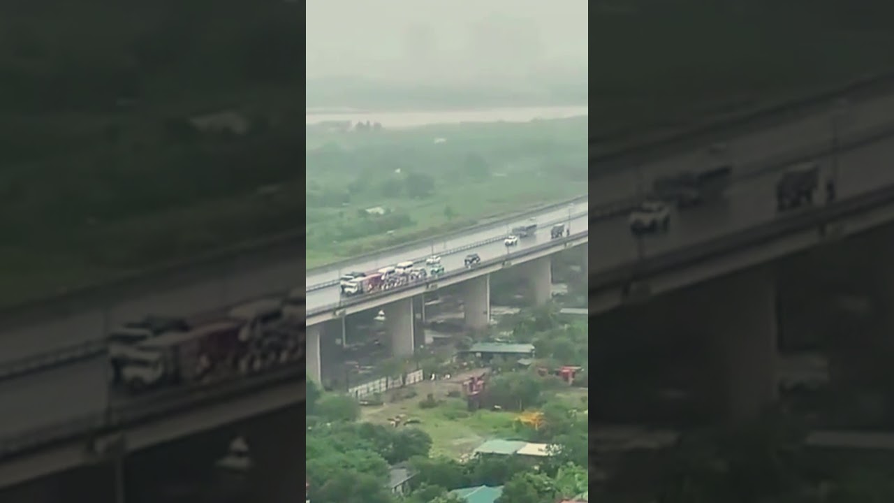 Vietnam Typhoon | Car Convoy Provides Wind Protection for Motorbike Convoy#vietnam #typhoon