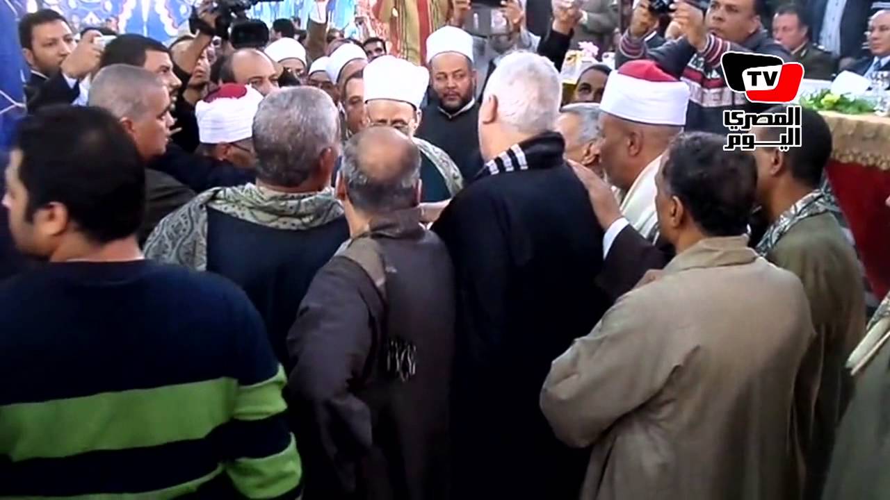 قيادات شعبية ورسمية في صلح بين عائلتين بسوهاج