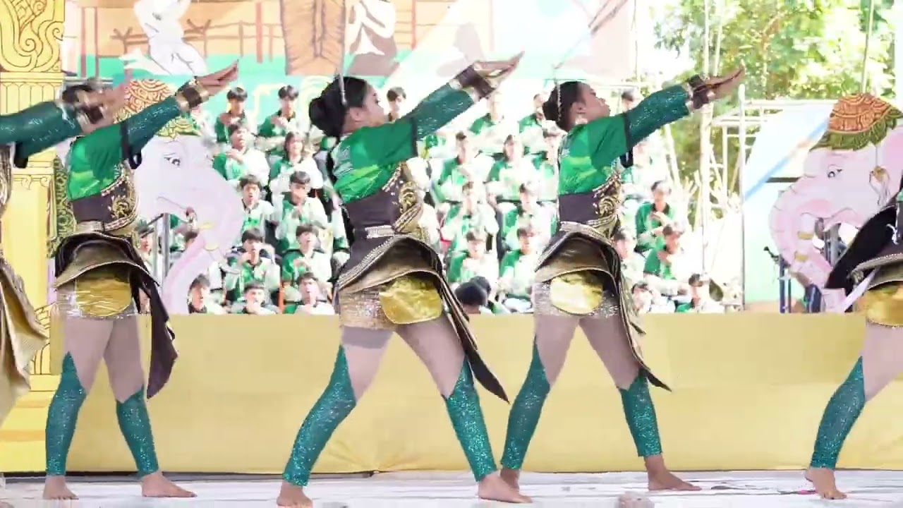 กองเชียร์และเชียร์ลีดเดอร์ คณะสีเขียว