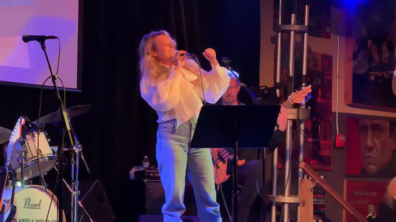 Elizabeth Cook  -  Sometimes it takes Balls to be a woman