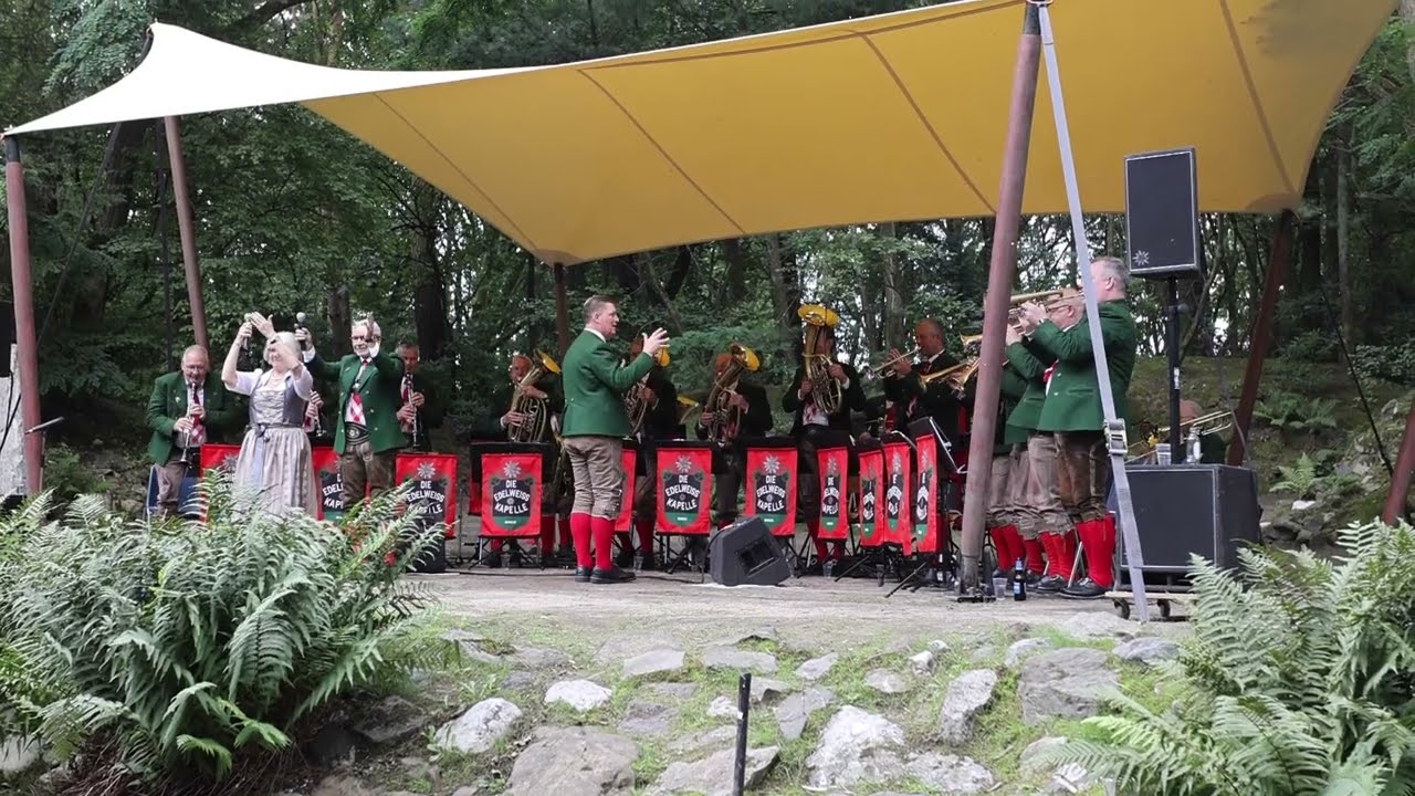Die Edelweiss Kapelle speelt Musikantenfest en Bis bald auf Wiedersehen.