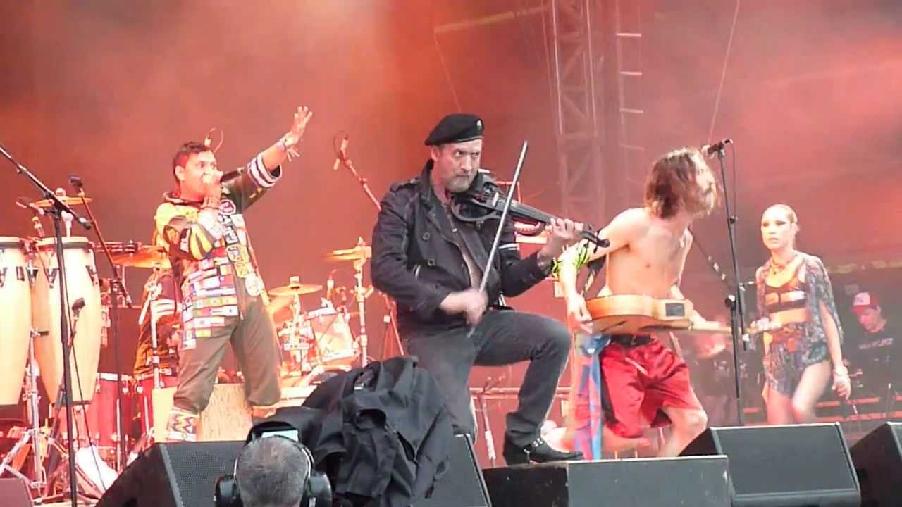 Gogol Bordello : Immigraniada (We Comin' Rougher) @ Download Festival 2013