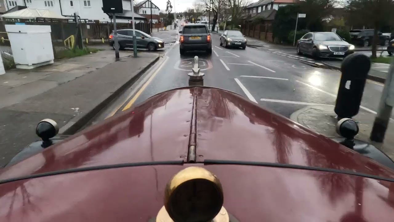 Driving a 1927 Armstrong Siddeley Broadway Saloon