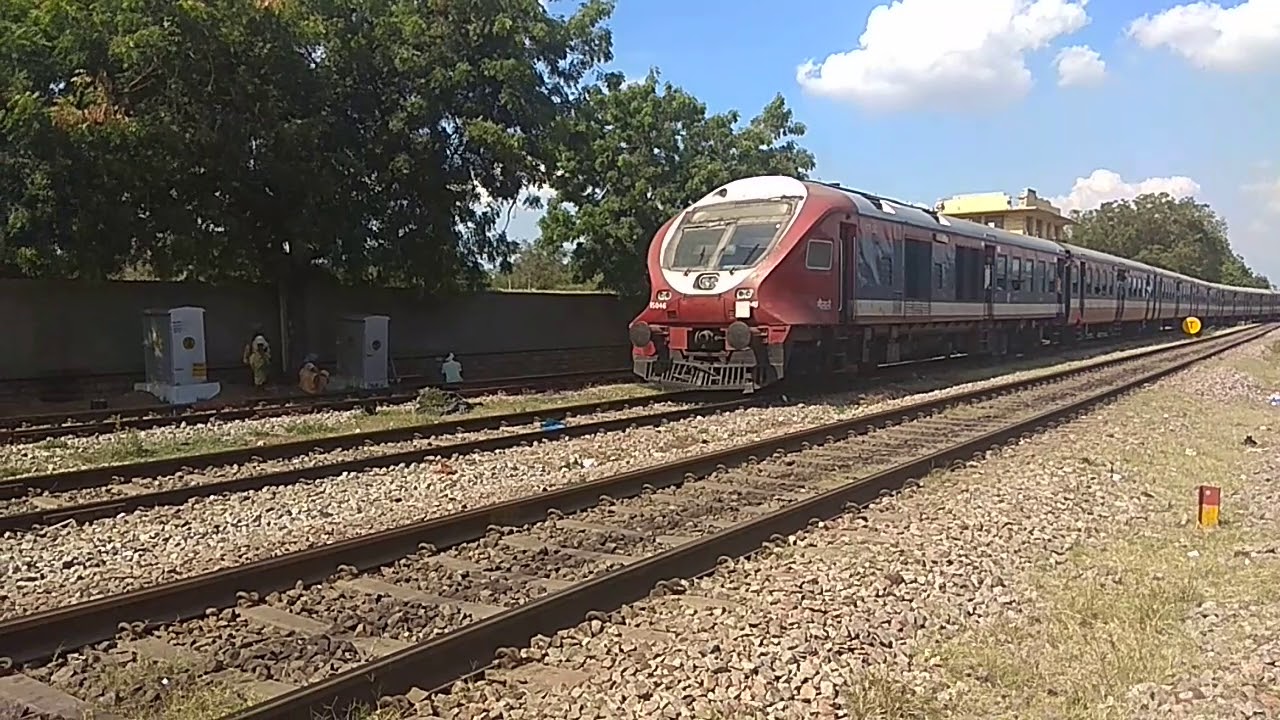 77416 - Guntakal - Ballari DEMU arriving at Ballari Junction