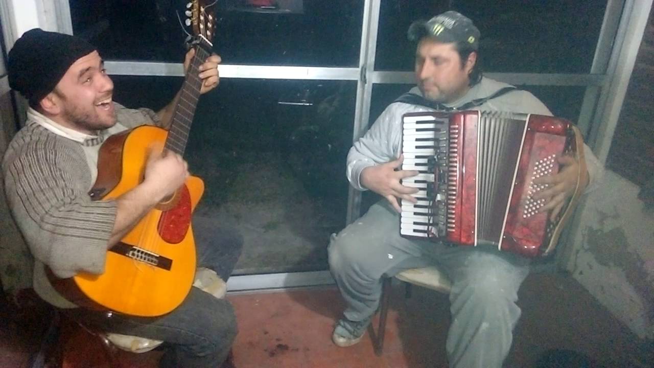 Marcelo y lea anoche no dormí- cena en el campo
