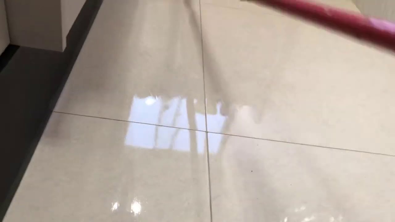 🔴BASTA JOGAR ISSO NO PORCELANATO PARA FICAR NOVO, BRILHANDO E SEM MANCHAS..