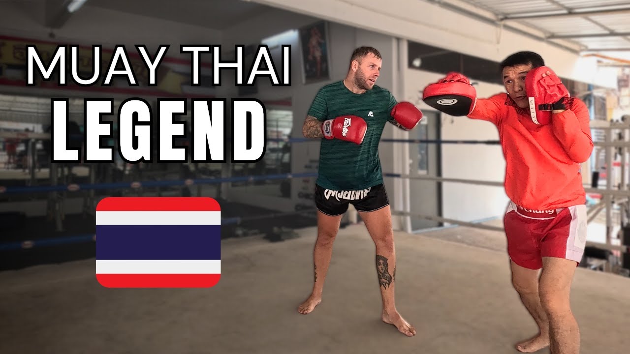 Training With 3x LUMPINEE CHAMPION Hippy Singmanee 🇹🇭 (Muay Thai In Bangkok)