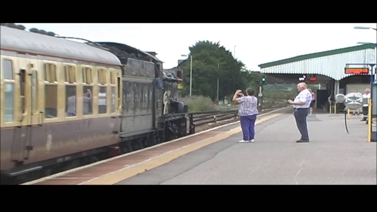 Steam locomotive 5029 Nunney Castle - The Weymouth Seaside Express