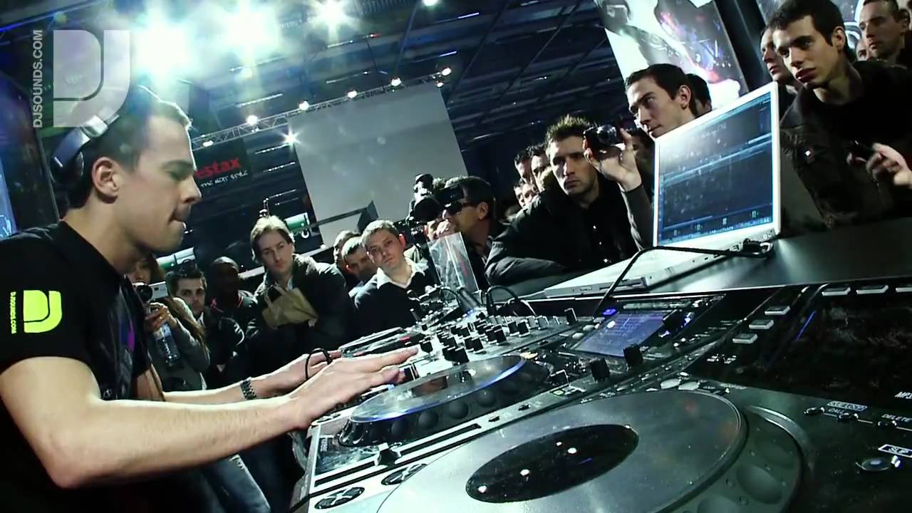 Mix Move Part 2 - DJ Antonin on the DJM-2000