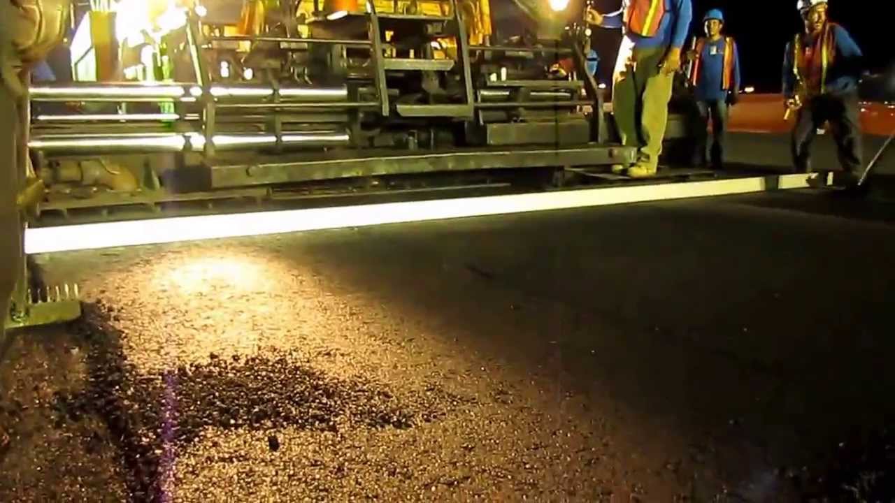 pavimentacion con terminadora mezcla asfaltica en caliente
