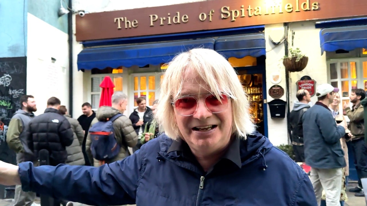 This Endangered 200 Year Old Pub Is STILL ALIVE #pubpiano #pub